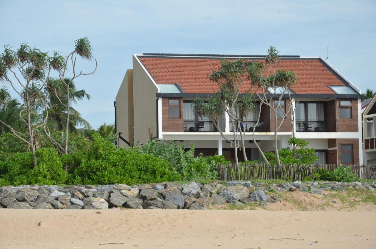 Hotel By The 3*